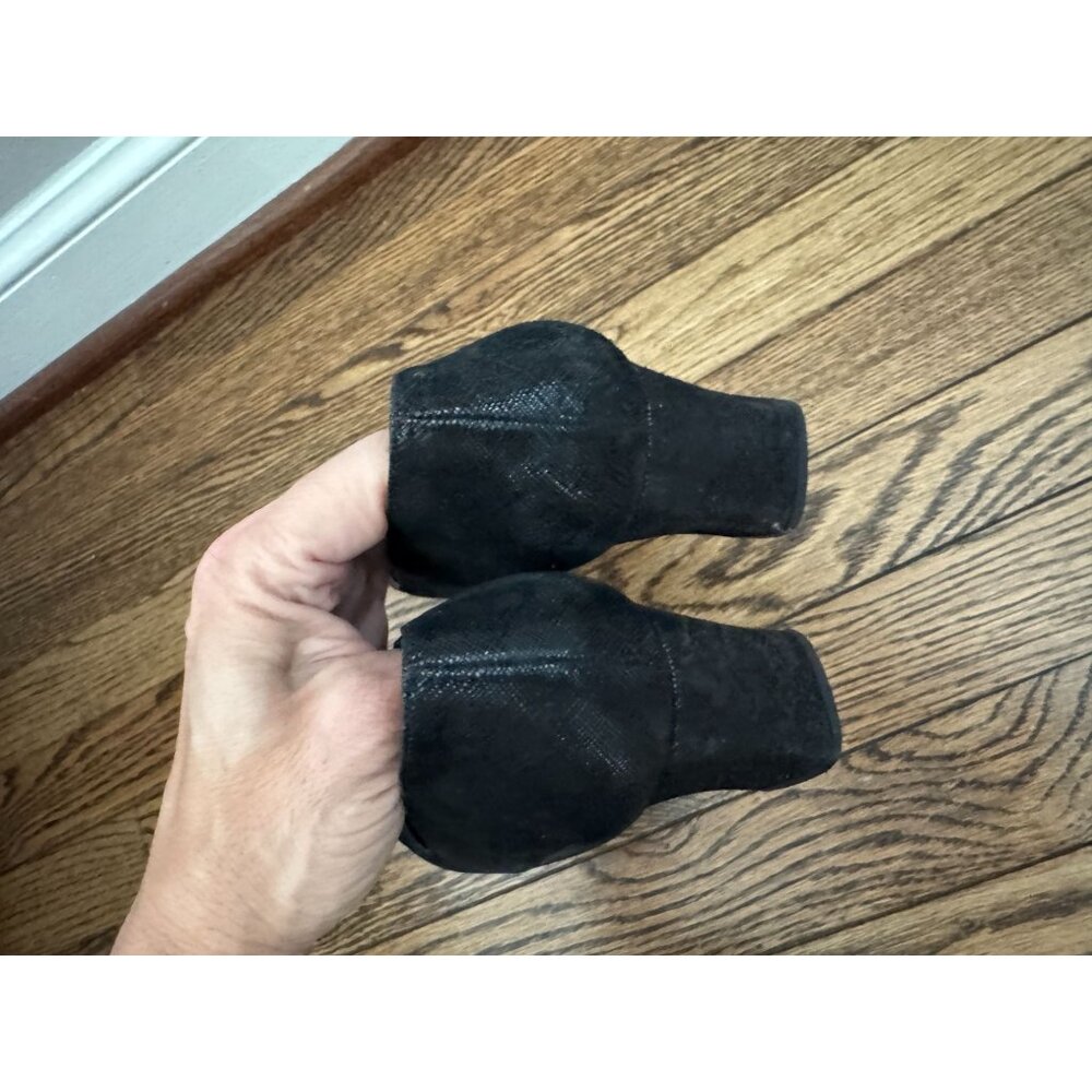 Stuart Weitzman Black Square Toe Heels Size 8.5 - image 4